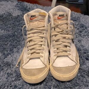 Nike blazers kids size 7 ( Used)